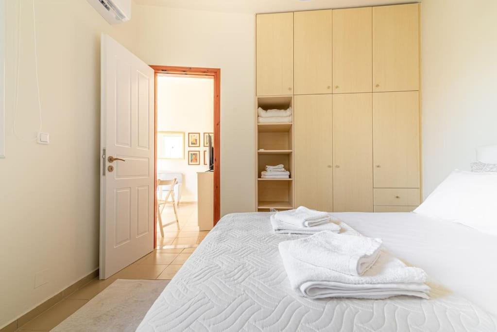 Cozy Apartment In The Heart Of City Center Ираклион Экстерьер фото