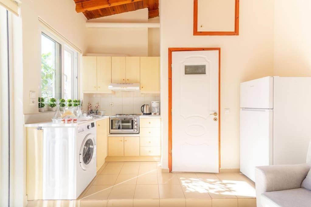 Cozy Apartment In The Heart Of City Center Ираклион Экстерьер фото